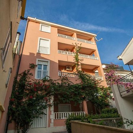 Apartments Knezovic กราดัซ ภายนอก รูปภาพ
