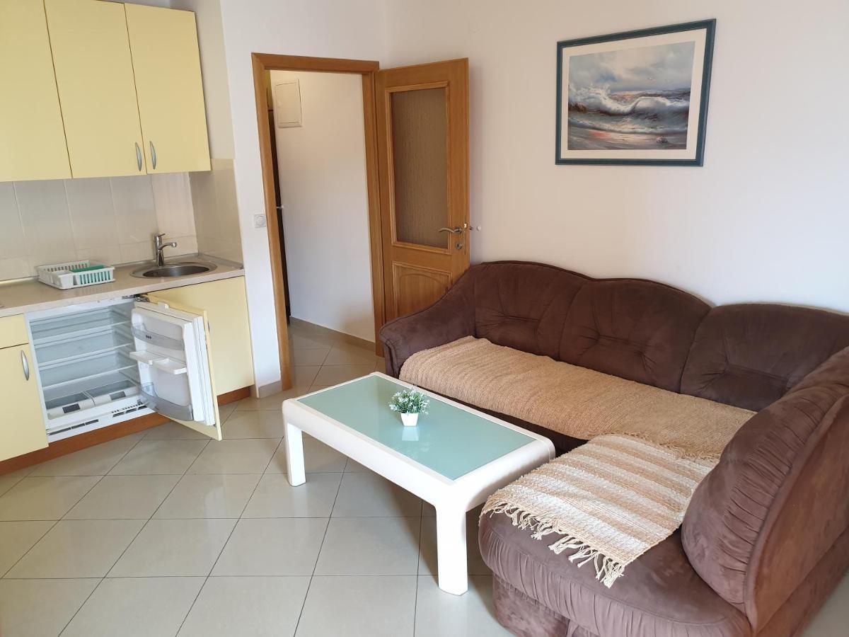 Apartments Knezovic กราดัซ ภายนอก รูปภาพ