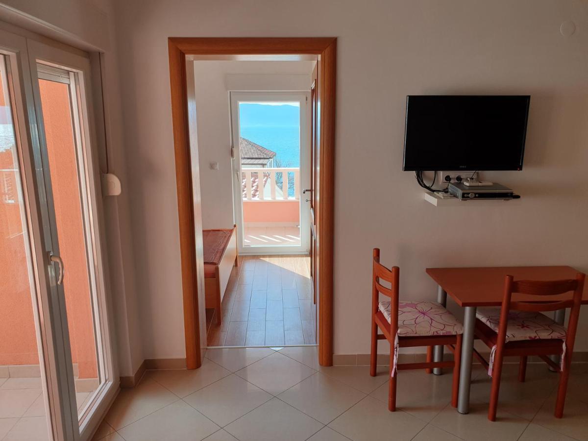 Apartments Knezovic กราดัซ ภายนอก รูปภาพ