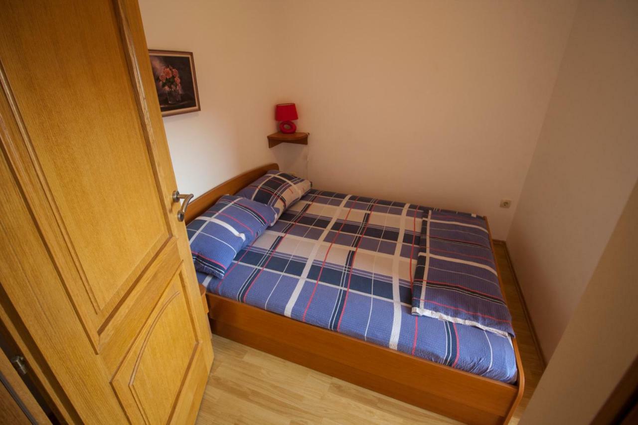 Apartments Knezovic กราดัซ ภายนอก รูปภาพ