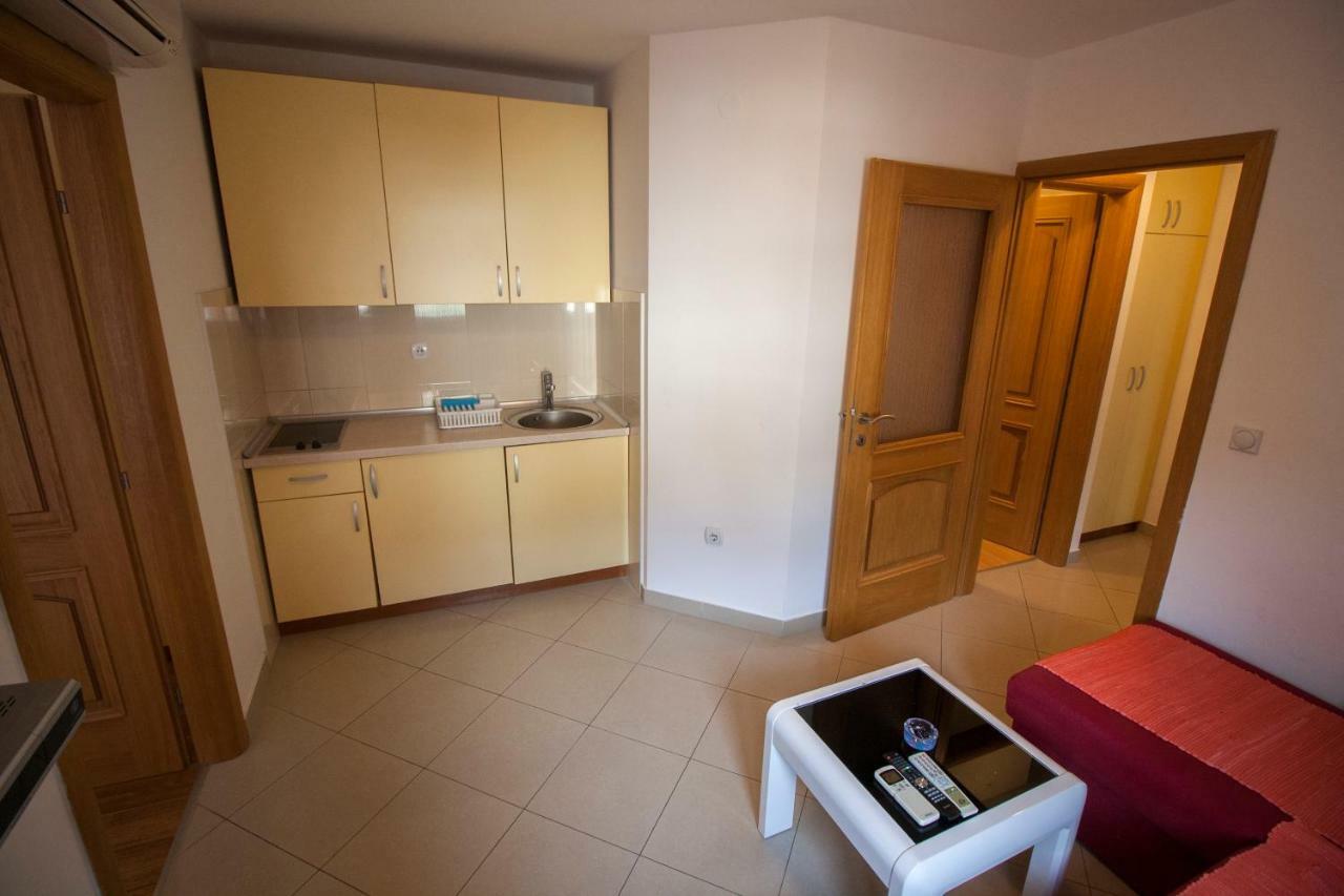 Apartments Knezovic กราดัซ ภายนอก รูปภาพ