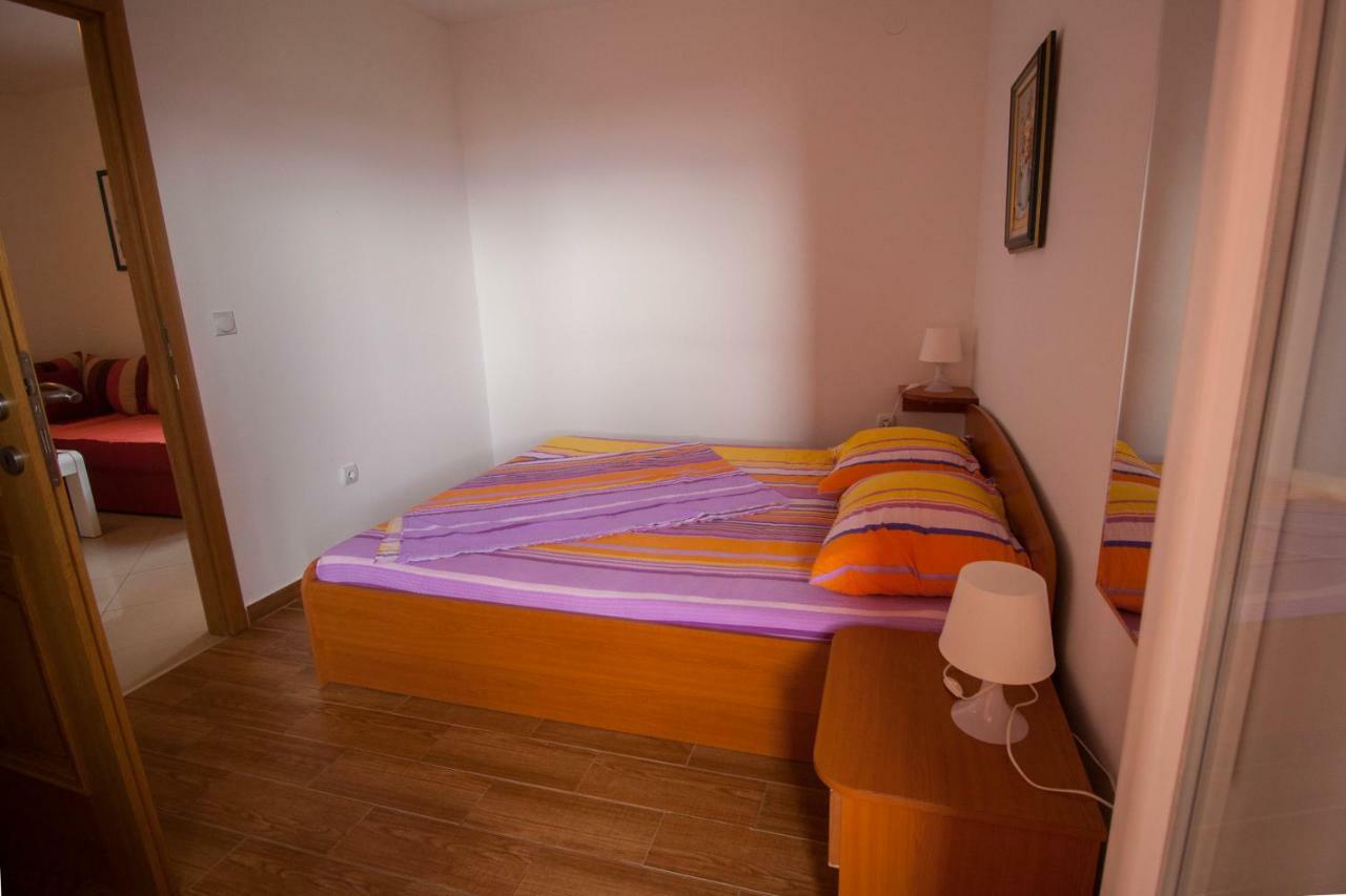 Apartments Knezovic กราดัซ ภายนอก รูปภาพ