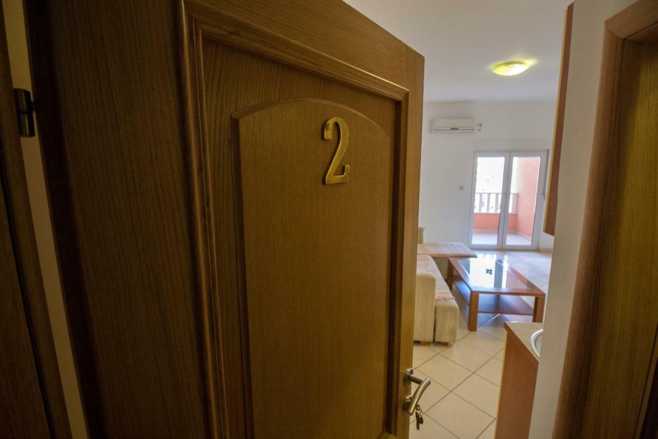 Apartments Knezovic กราดัซ ภายนอก รูปภาพ