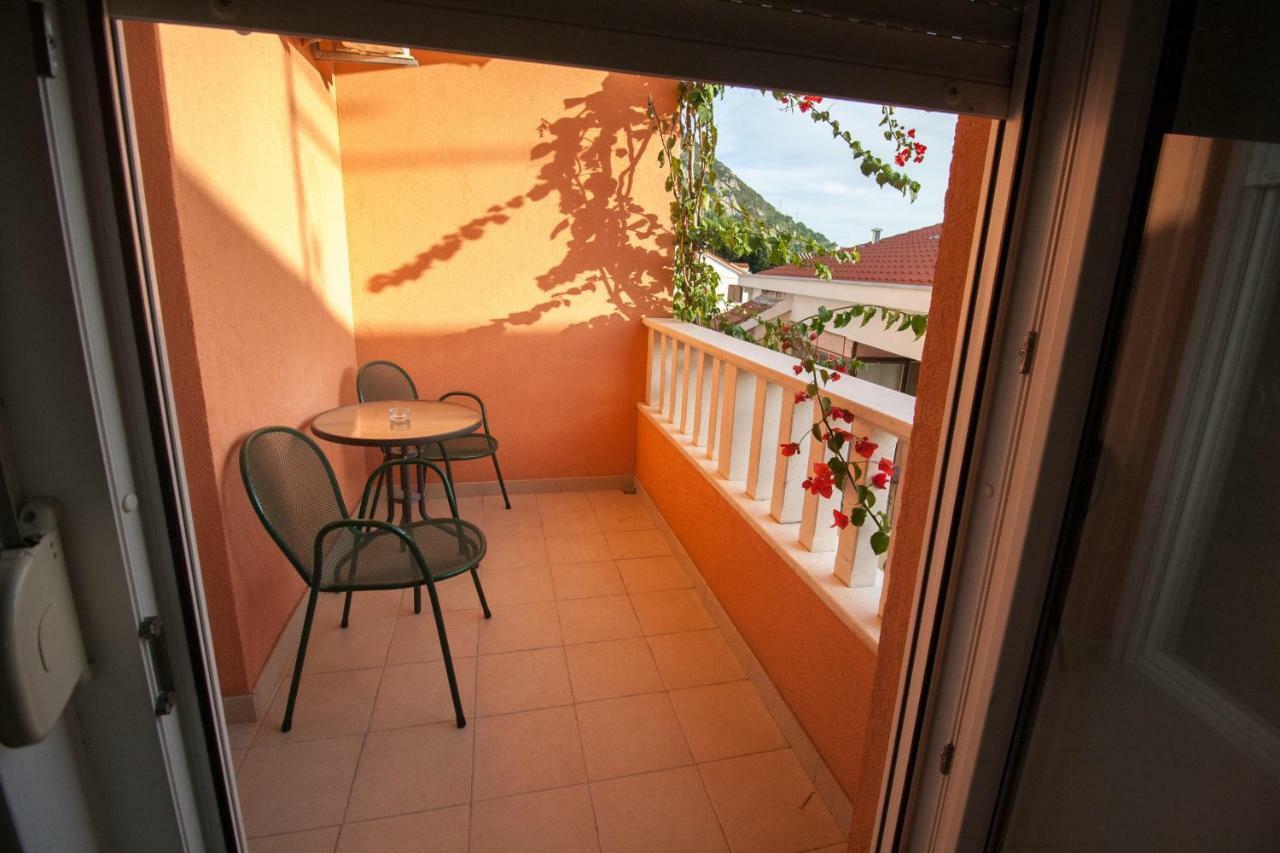 Apartments Knezovic กราดัซ ภายนอก รูปภาพ