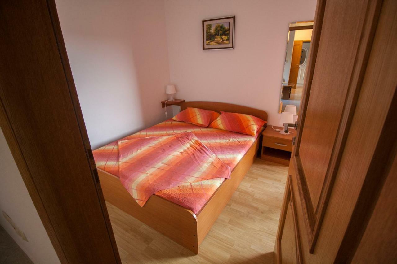 Apartments Knezovic กราดัซ ภายนอก รูปภาพ