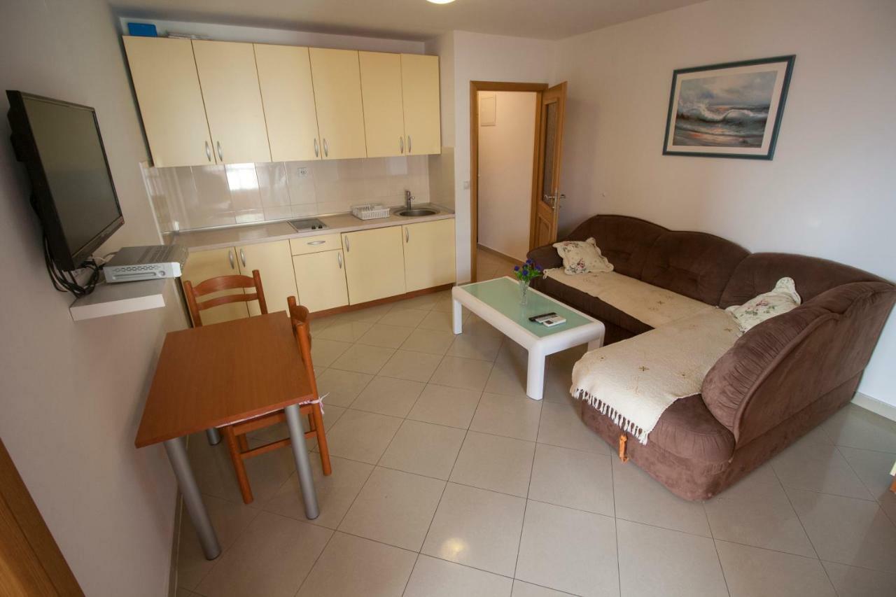 Apartments Knezovic กราดัซ ภายนอก รูปภาพ