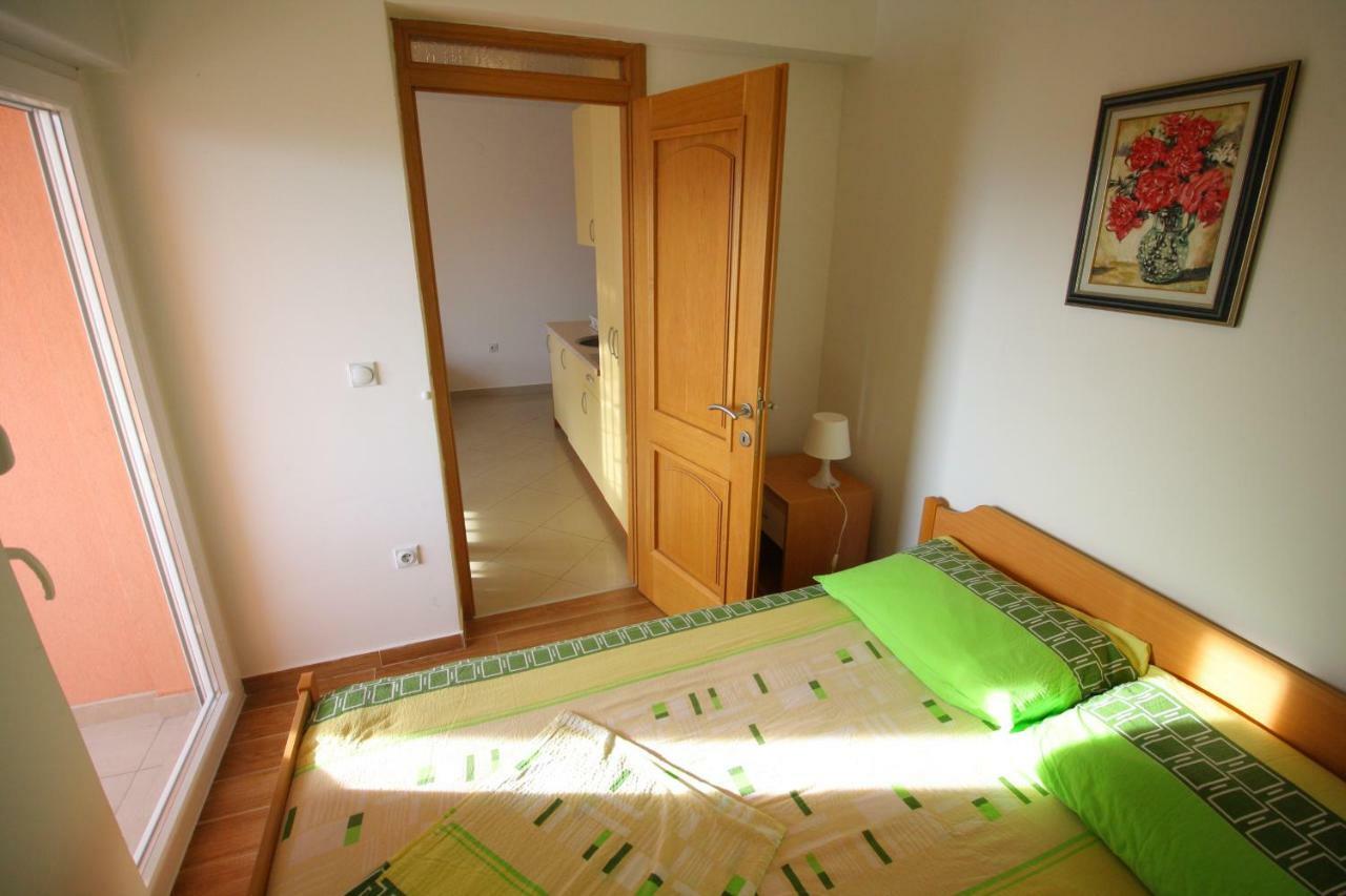 Apartments Knezovic กราดัซ ภายนอก รูปภาพ