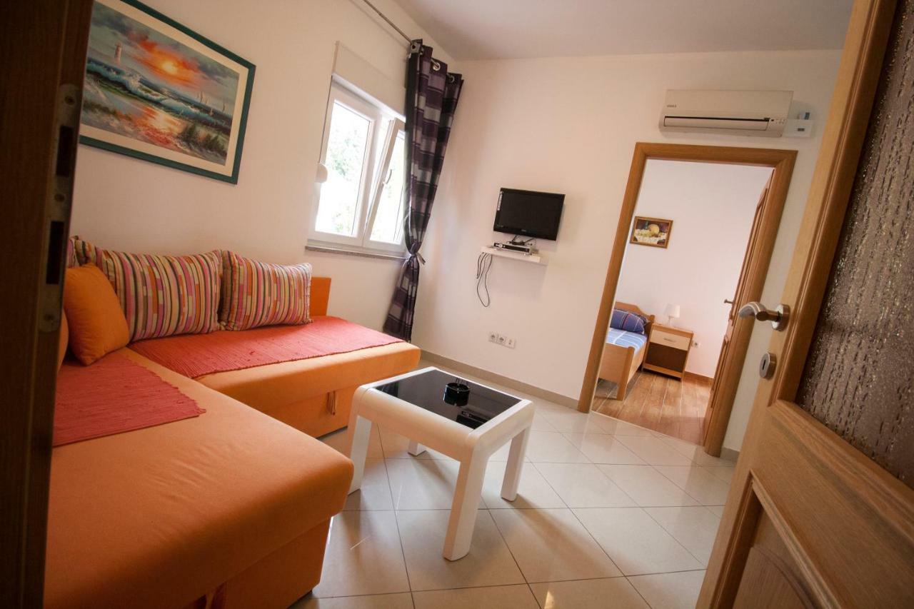 Apartments Knezovic กราดัซ ภายนอก รูปภาพ