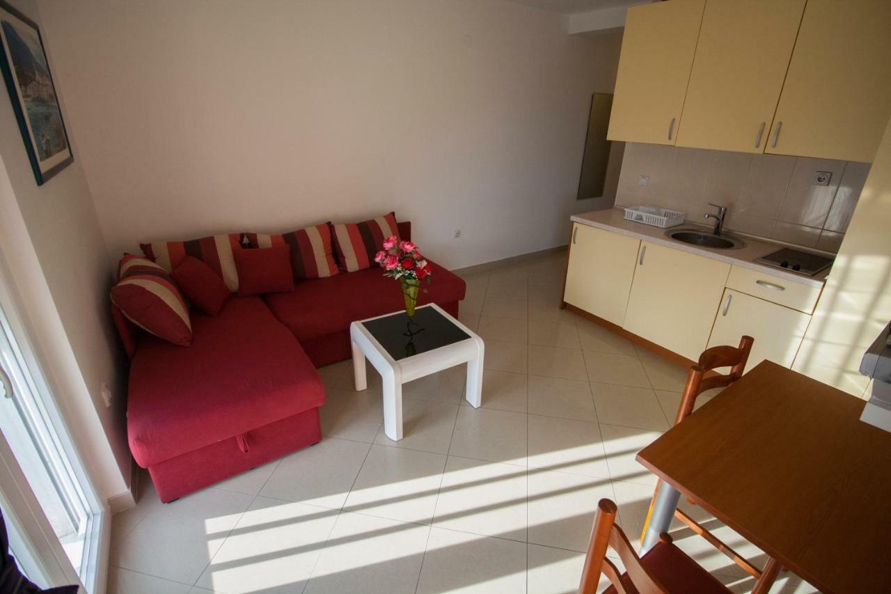 Apartments Knezovic กราดัซ ภายนอก รูปภาพ