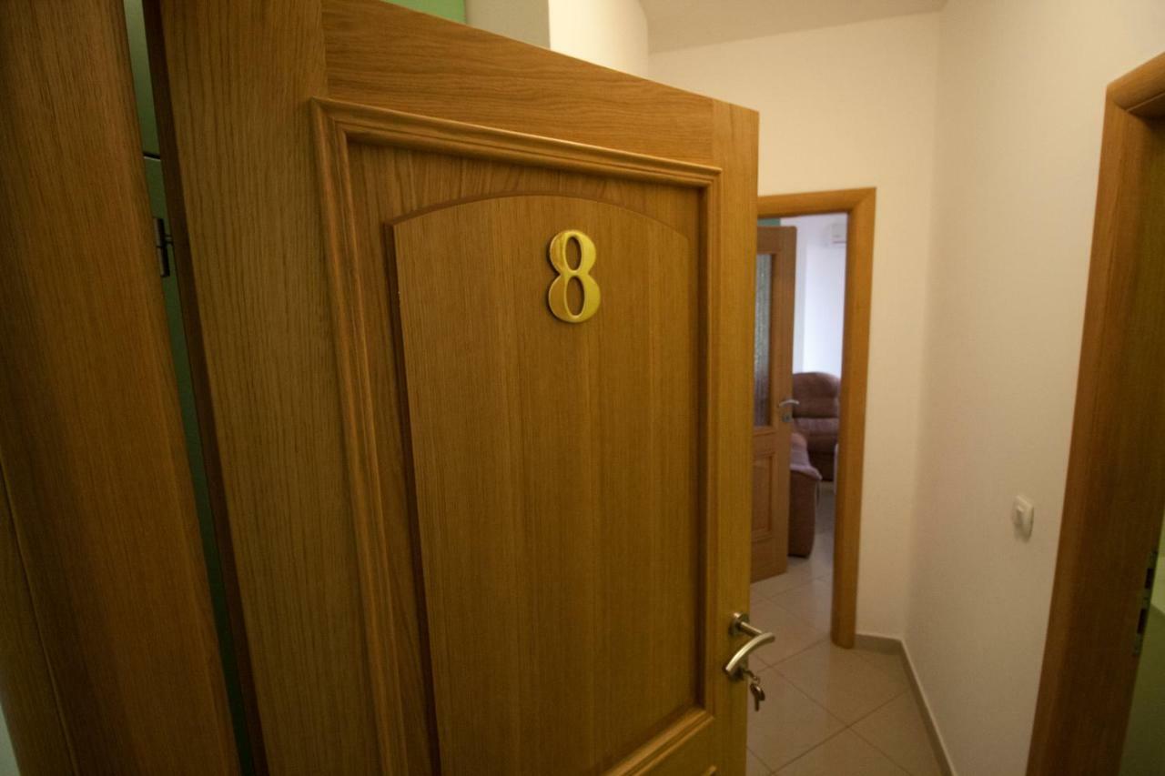 Apartments Knezovic กราดัซ ภายนอก รูปภาพ