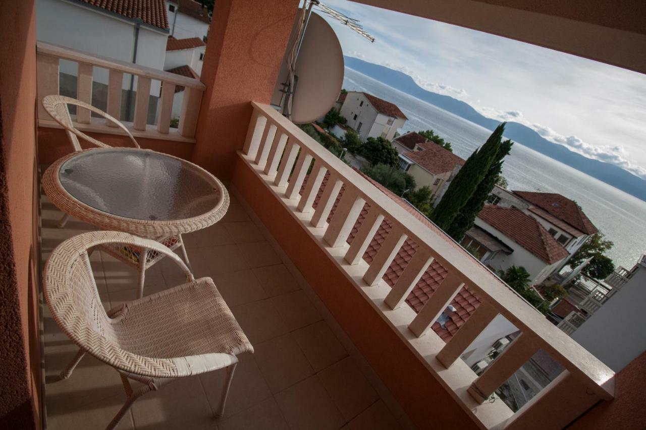 Apartments Knezovic กราดัซ ภายนอก รูปภาพ