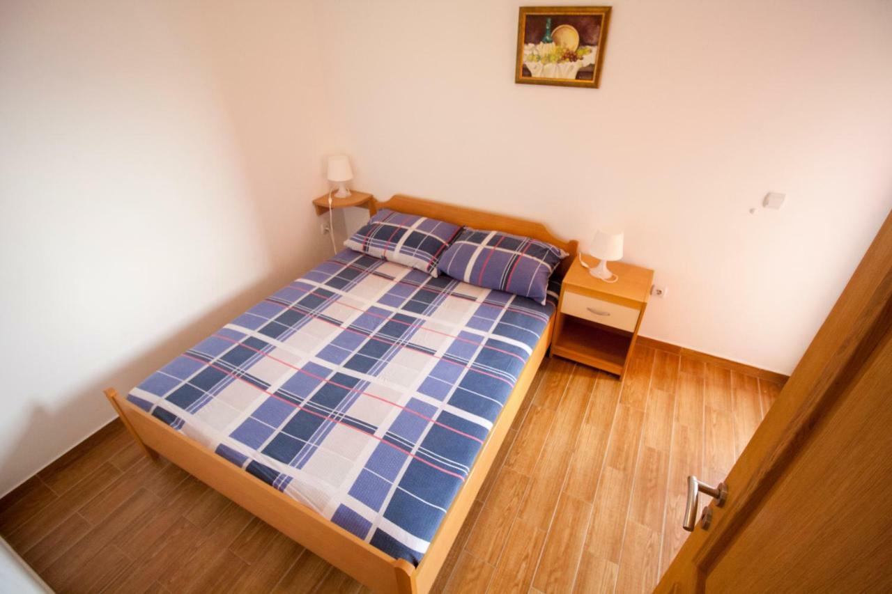 Apartments Knezovic กราดัซ ภายนอก รูปภาพ