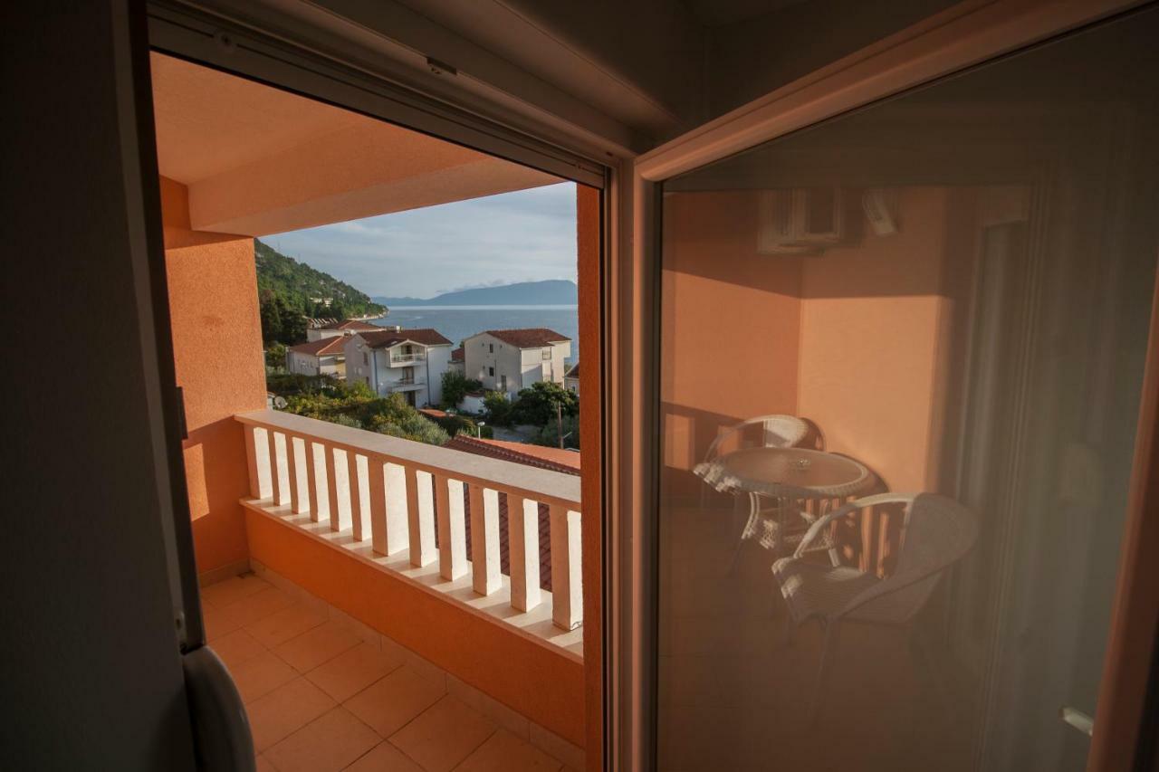 Apartments Knezovic กราดัซ ภายนอก รูปภาพ