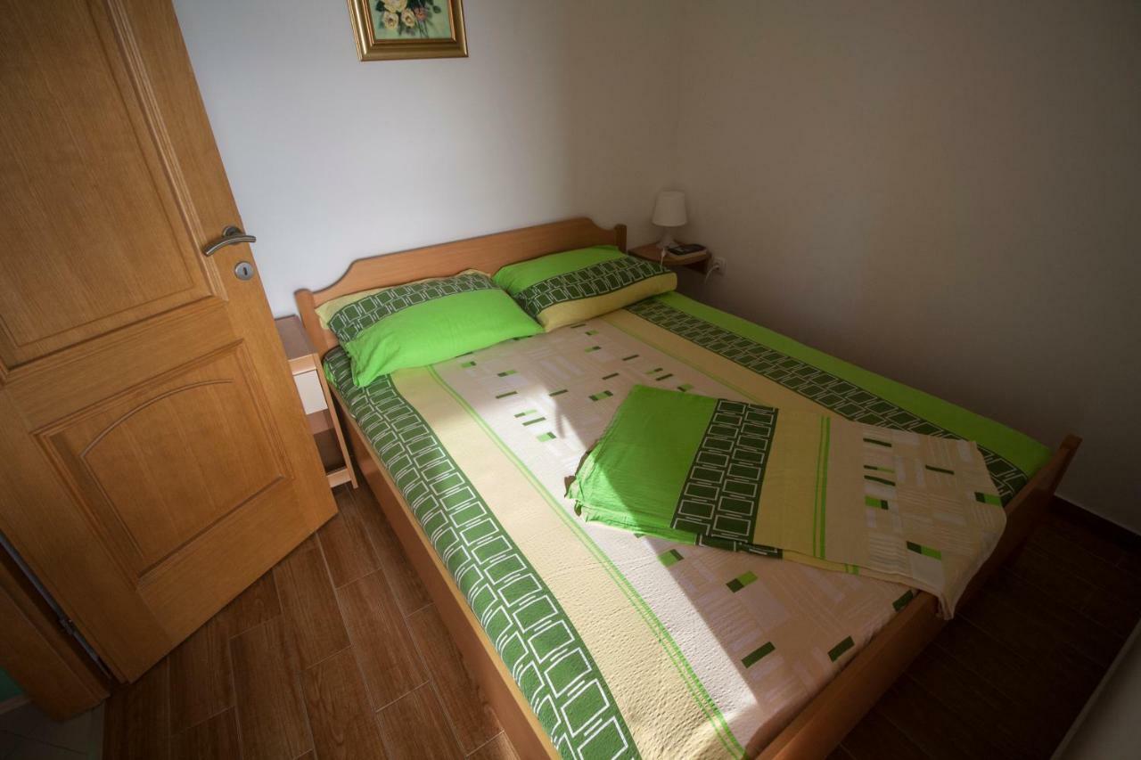 Apartments Knezovic กราดัซ ภายนอก รูปภาพ
