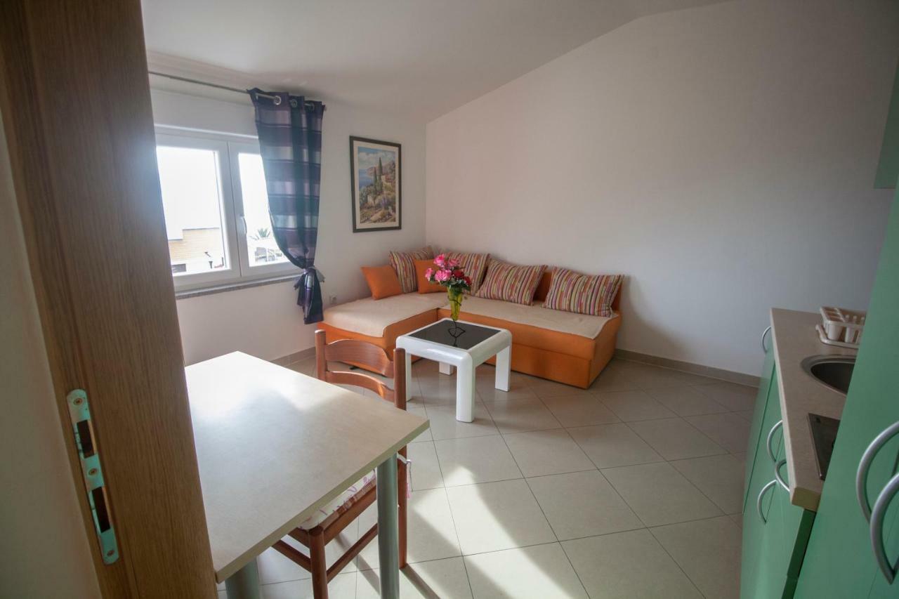 Apartments Knezovic กราดัซ ภายนอก รูปภาพ