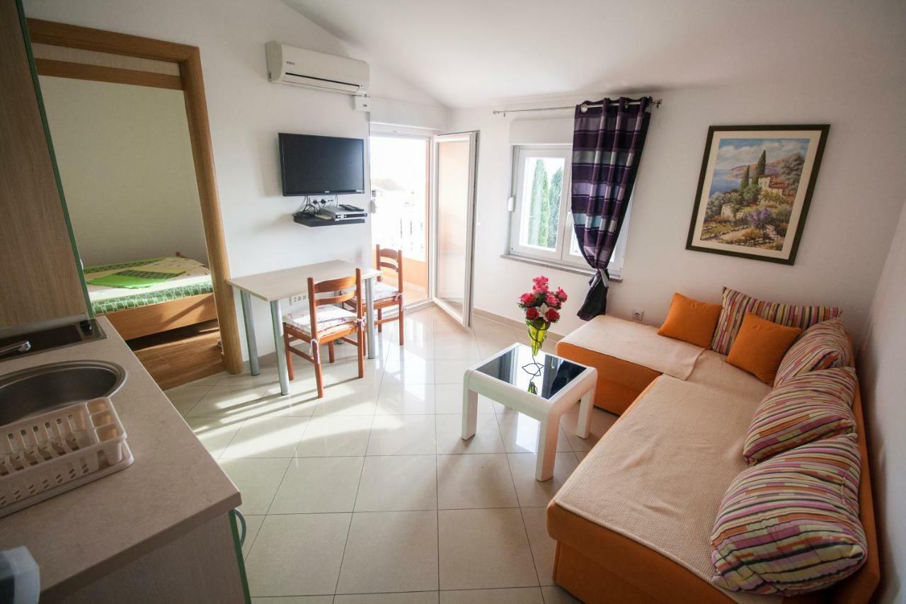 Apartments Knezovic กราดัซ ภายนอก รูปภาพ
