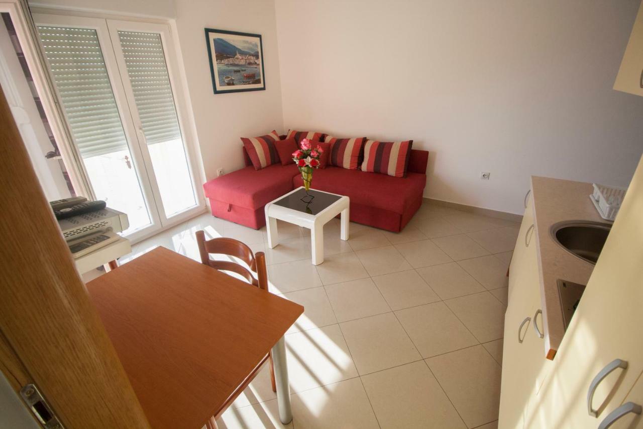 Apartments Knezovic กราดัซ ภายนอก รูปภาพ