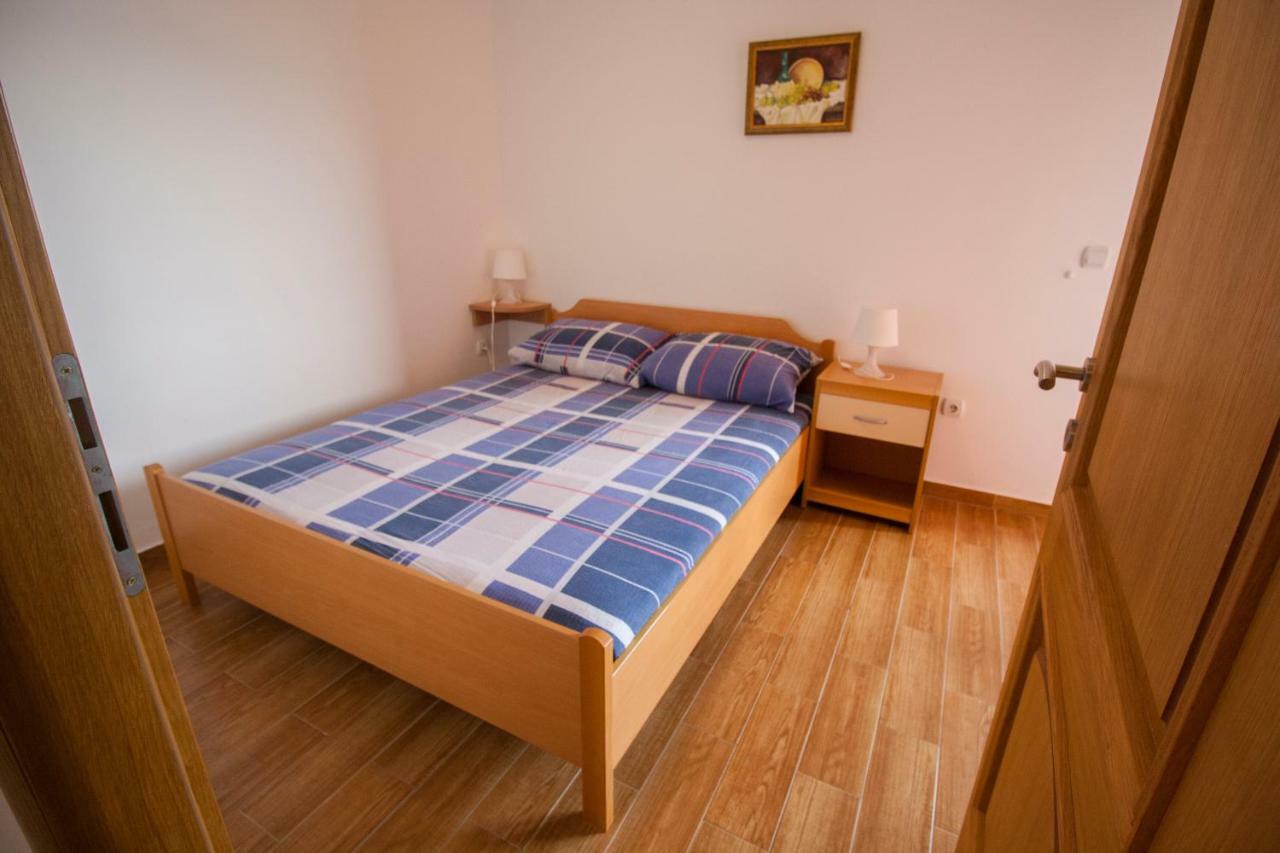 Apartments Knezovic กราดัซ ภายนอก รูปภาพ