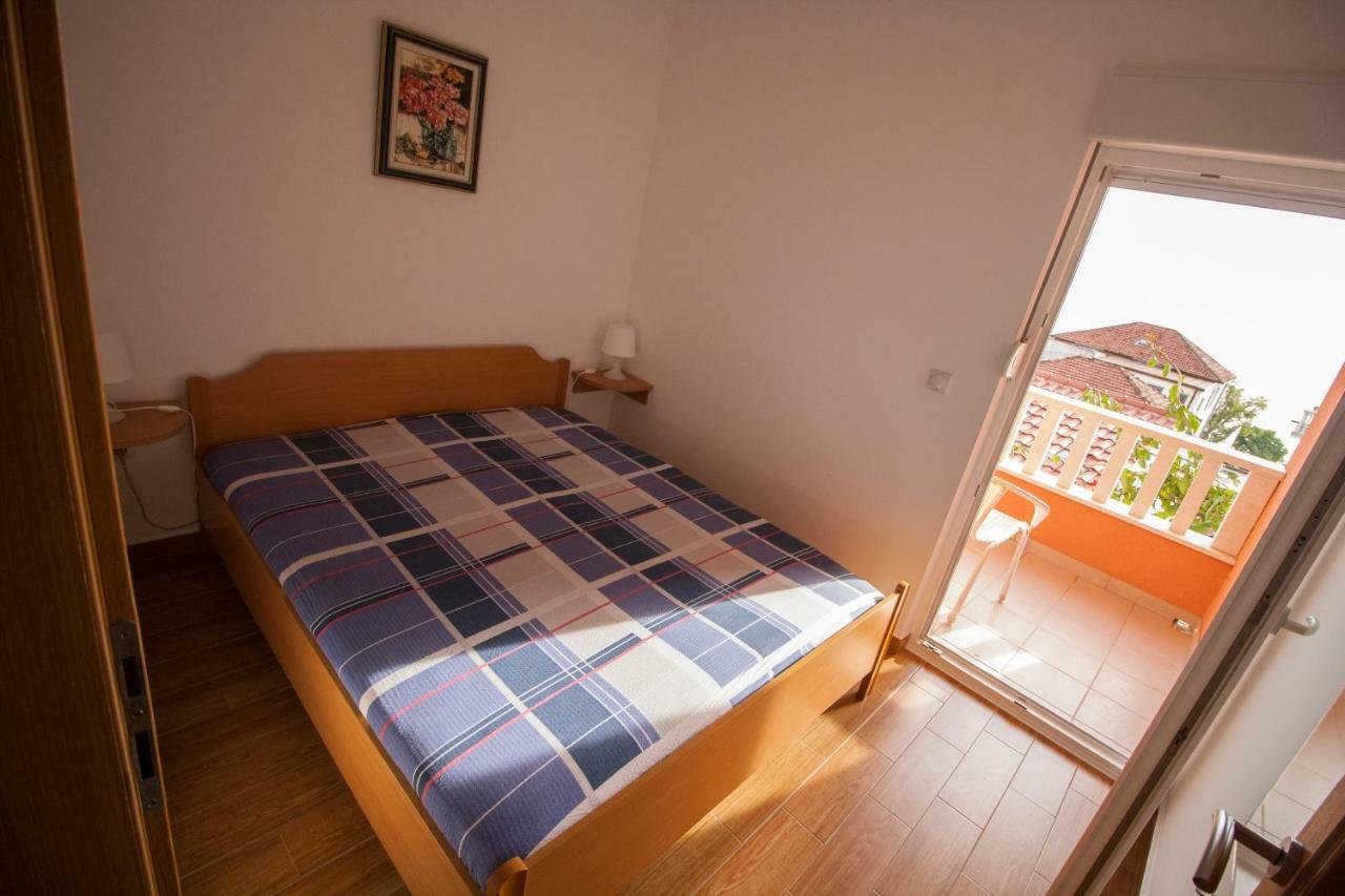 Apartments Knezovic กราดัซ ภายนอก รูปภาพ