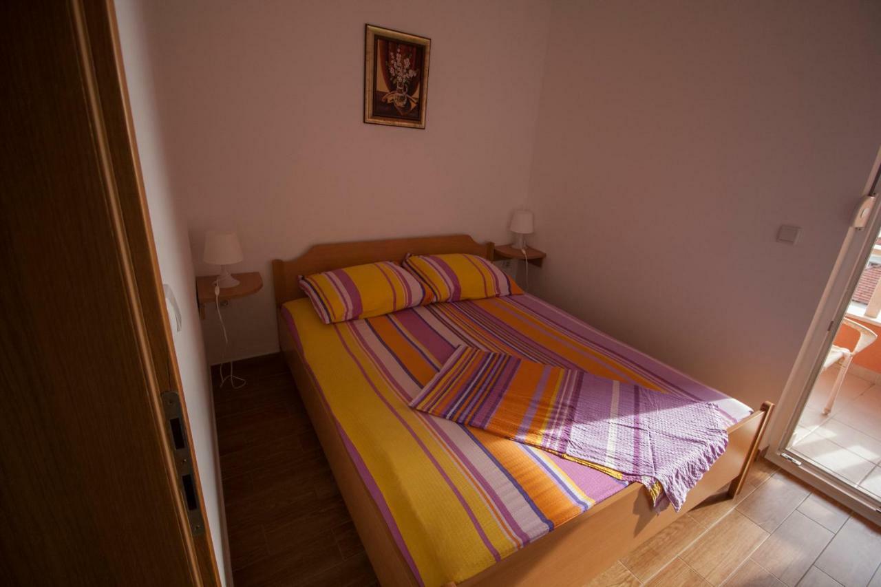 Apartments Knezovic กราดัซ ภายนอก รูปภาพ